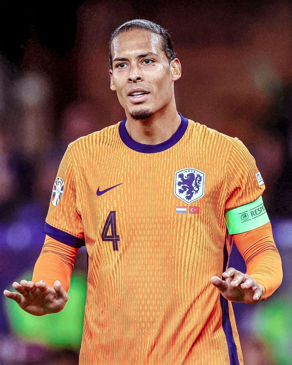 边后卫内收 边后卫内收